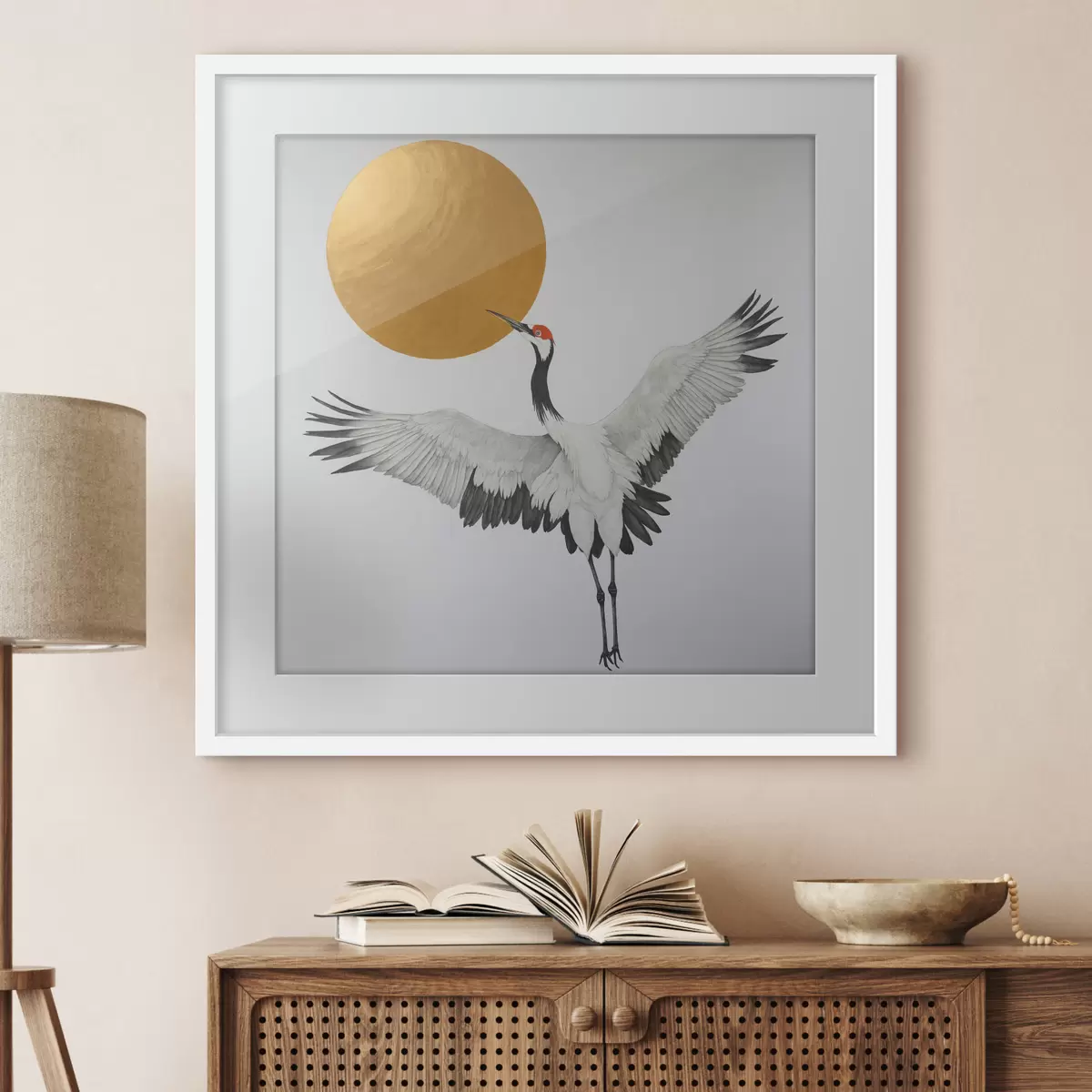 Poster Una grulla volando hacia el sol f38195
