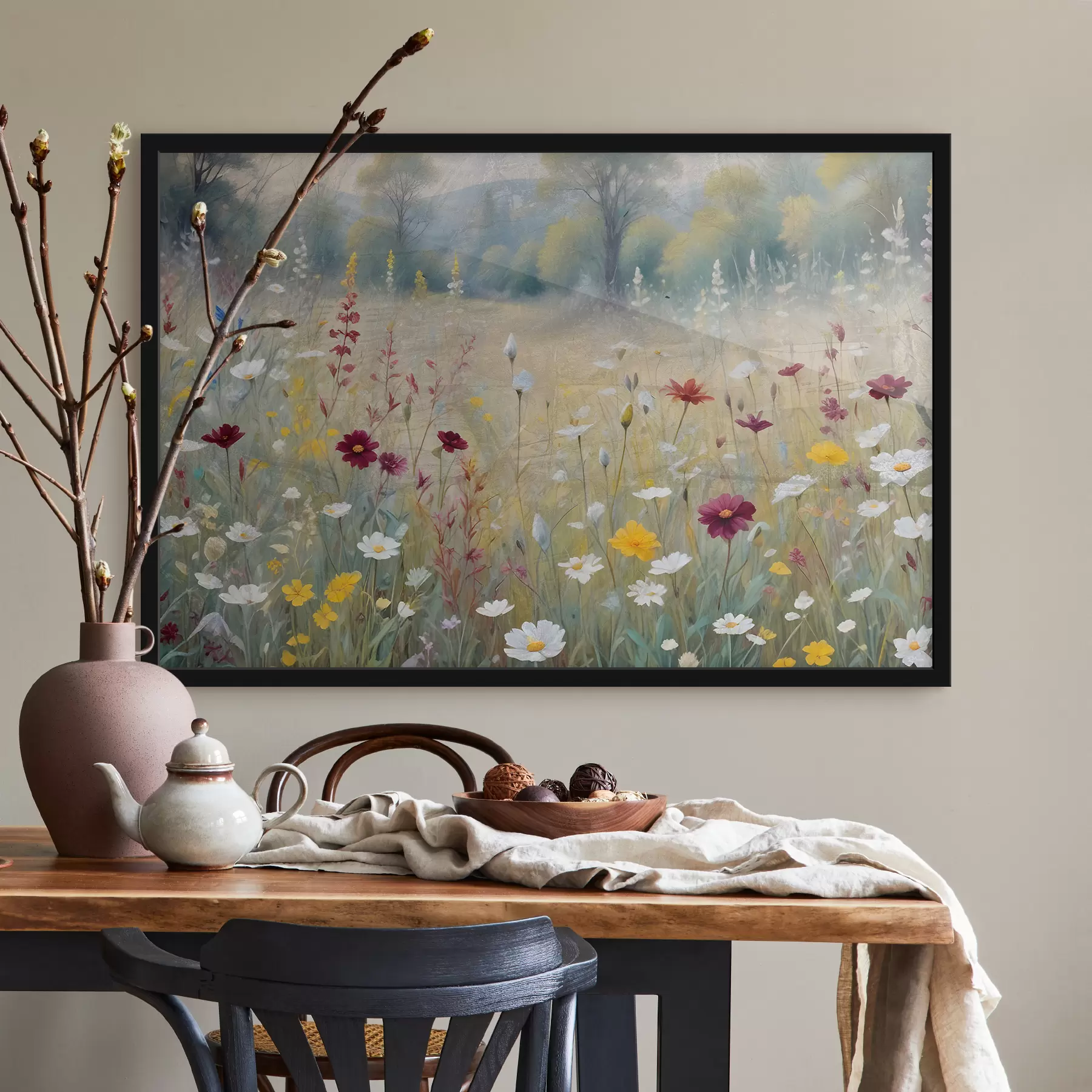 murales de pared Un colorido prado con flores silvestres con un bosque borroso al fondo f38368