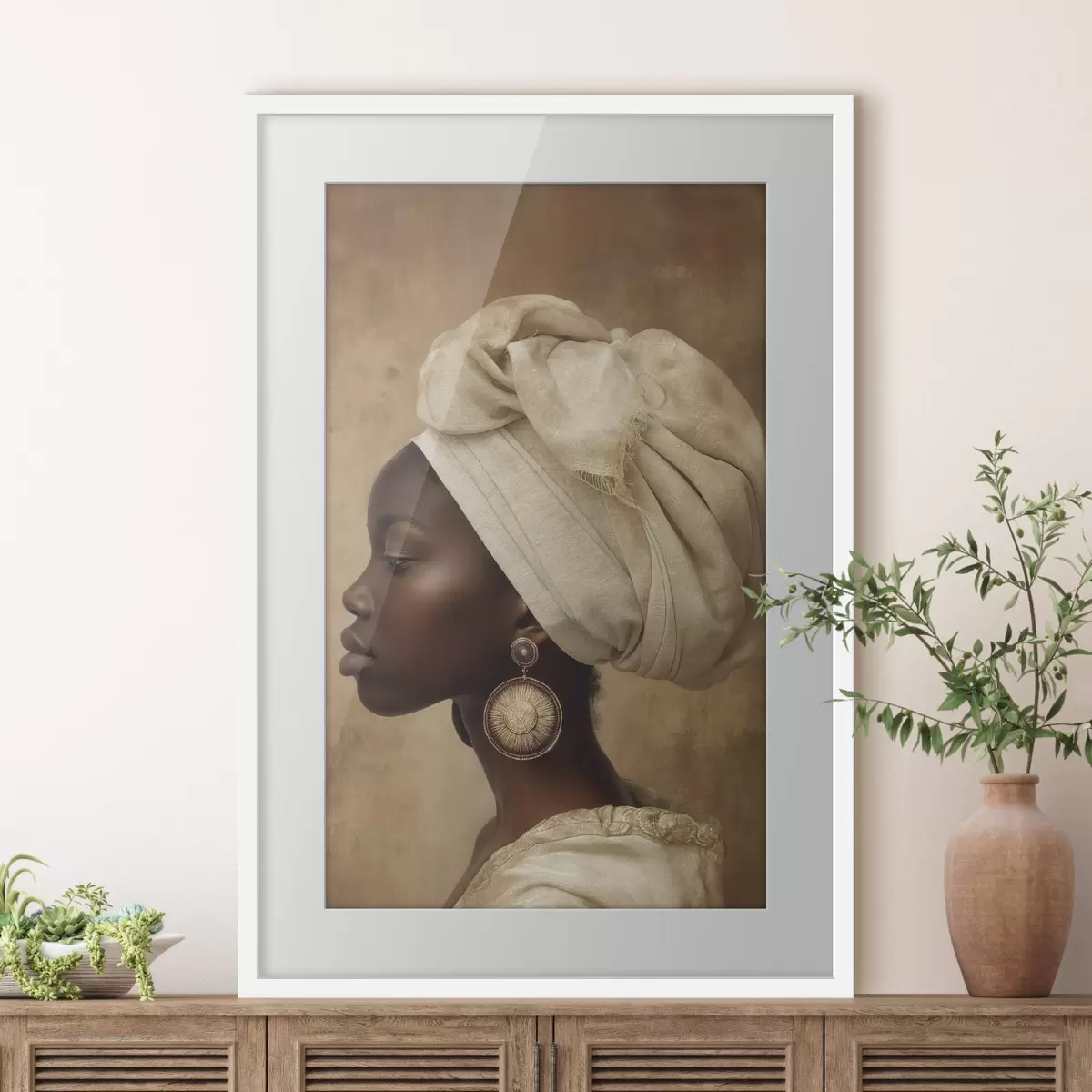 Poster retrato beige de una mujer de estilo africano de perfil con grandes pendientes f26120