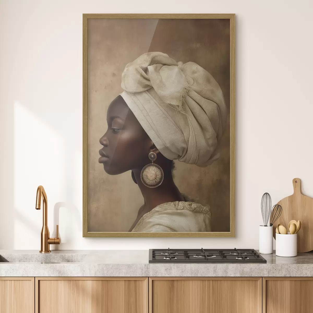 Poster retrato beige de una mujer de estilo africano de perfil con grandes pendientes f26120