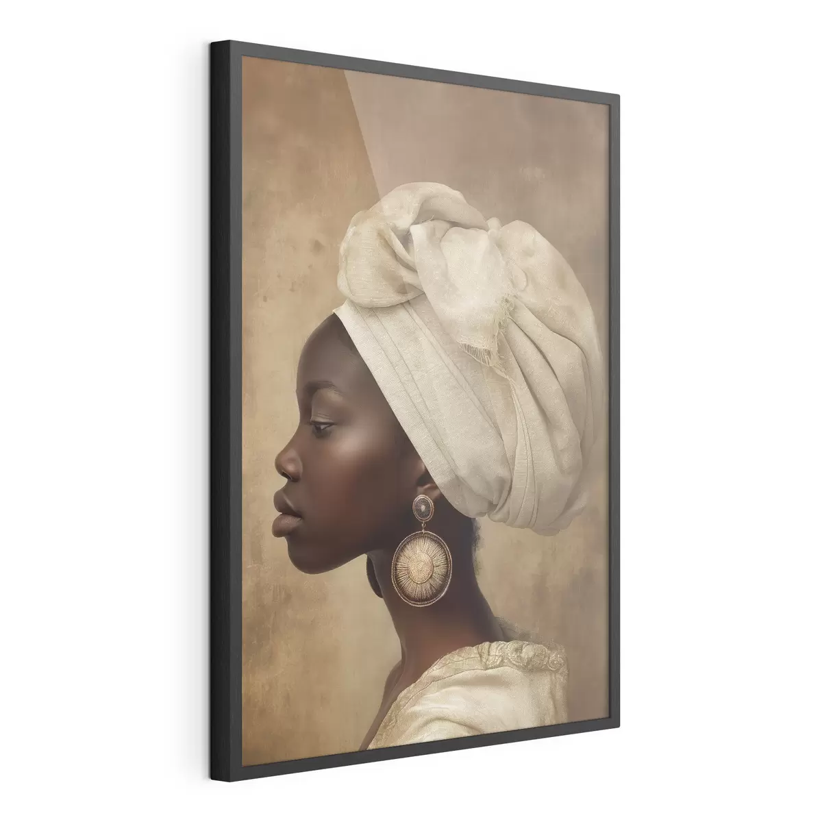 Poster retrato beige de una mujer de estilo africano de perfil con grandes pendientes f26120