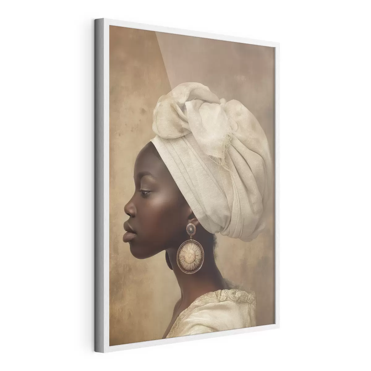 Poster retrato beige de una mujer de estilo africano de perfil con grandes pendientes f26120