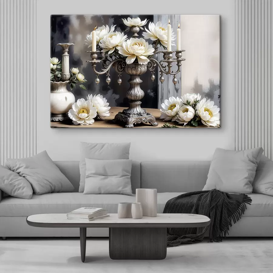 murales de pared Un ramo de grandes flores de dalia blanca en un florero plateado adornado, rodeado de velas encendidas sobre una mesa de madera s39384