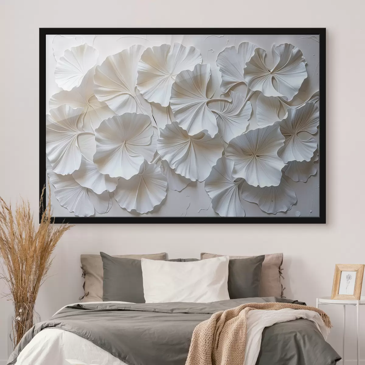 Poster Delicadas flores blancas dispuestas en un patrón natural y orgánico sobre un fondo claro f39510