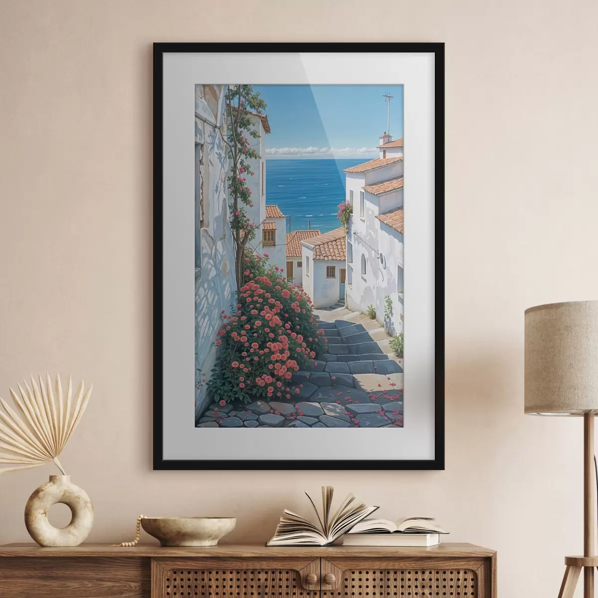 Poster Una calle estrecha en una ciudad costera, con edificios blancos, techos de tejas rojas y flores de color rosa vibrante f39532