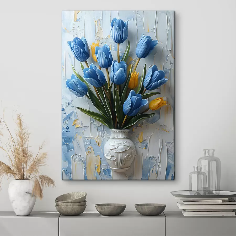 murales de pared Tulipanes azules y amarillos en 3D: elegante cuadro pintado al óleo con fondo blanco y azul claro y jarrón grabado s39637