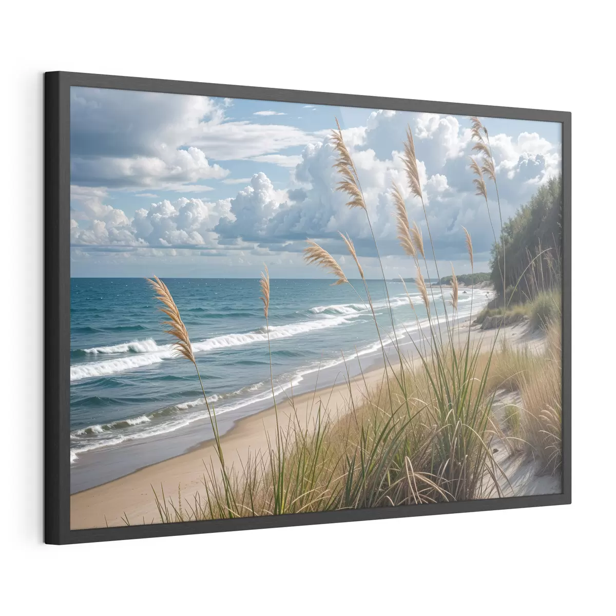 Poster Una playa pintoresca con hierba alta meciéndose con el viento, con vista al océano con olas rompientes y un cielo nublado f40161