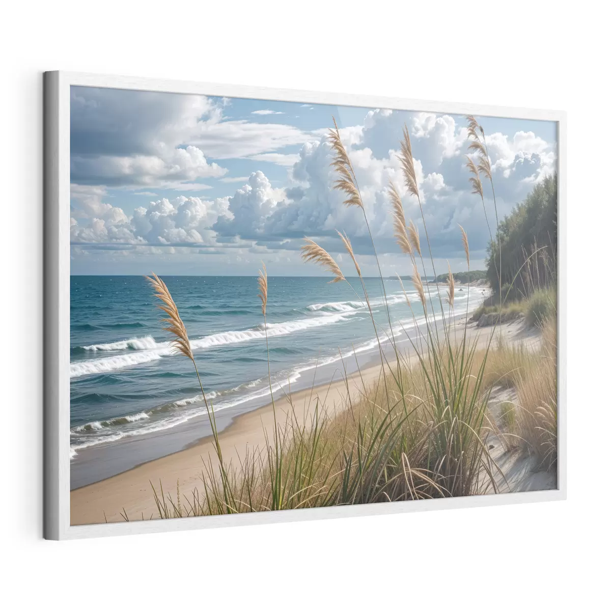 Poster Una playa pintoresca con hierba alta meciéndose con el viento, con vista al océano con olas rompientes y un cielo nublado f40161