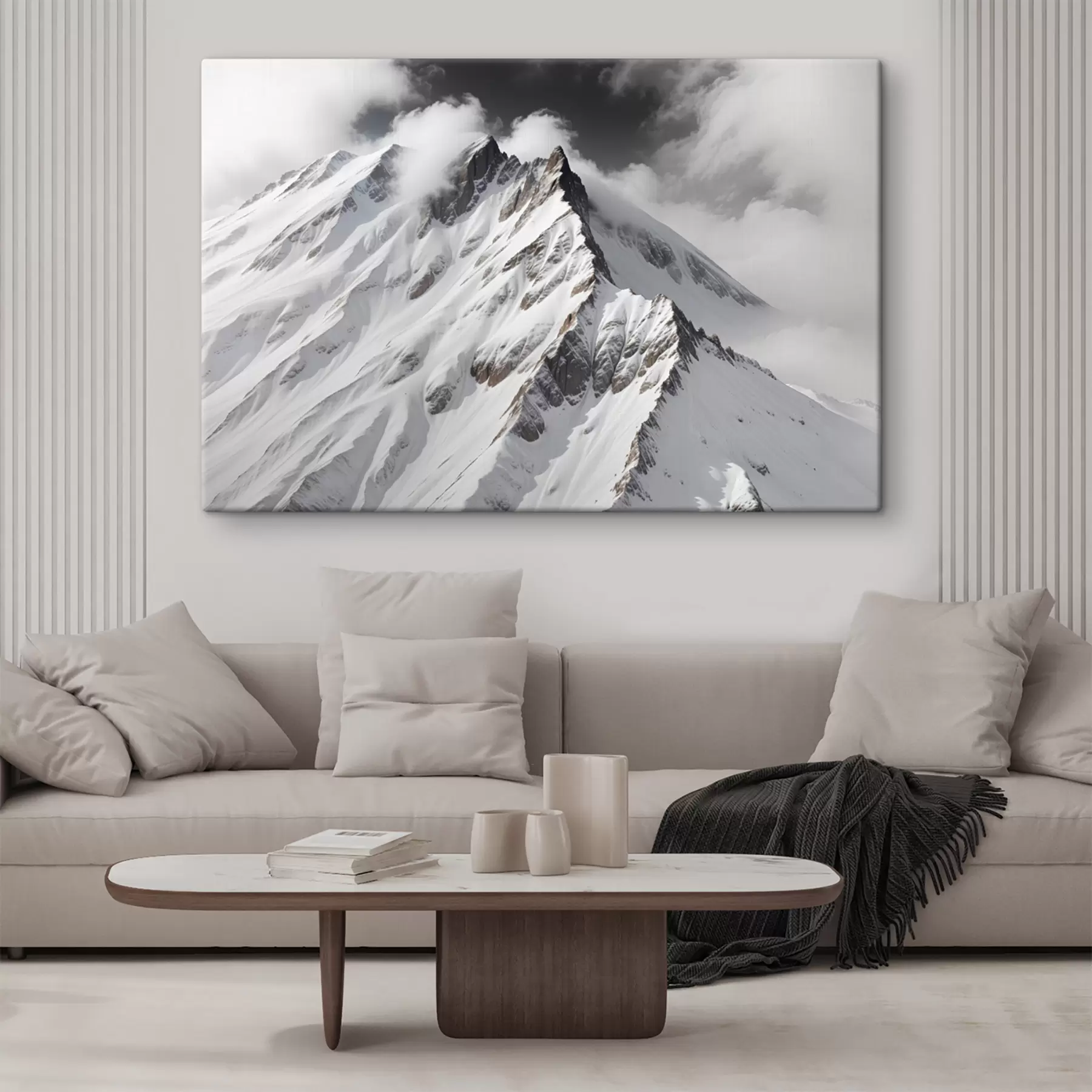 murales de pared Picos de montañas nevados en blanco y negro en un paisaje nublado y dramático s40553