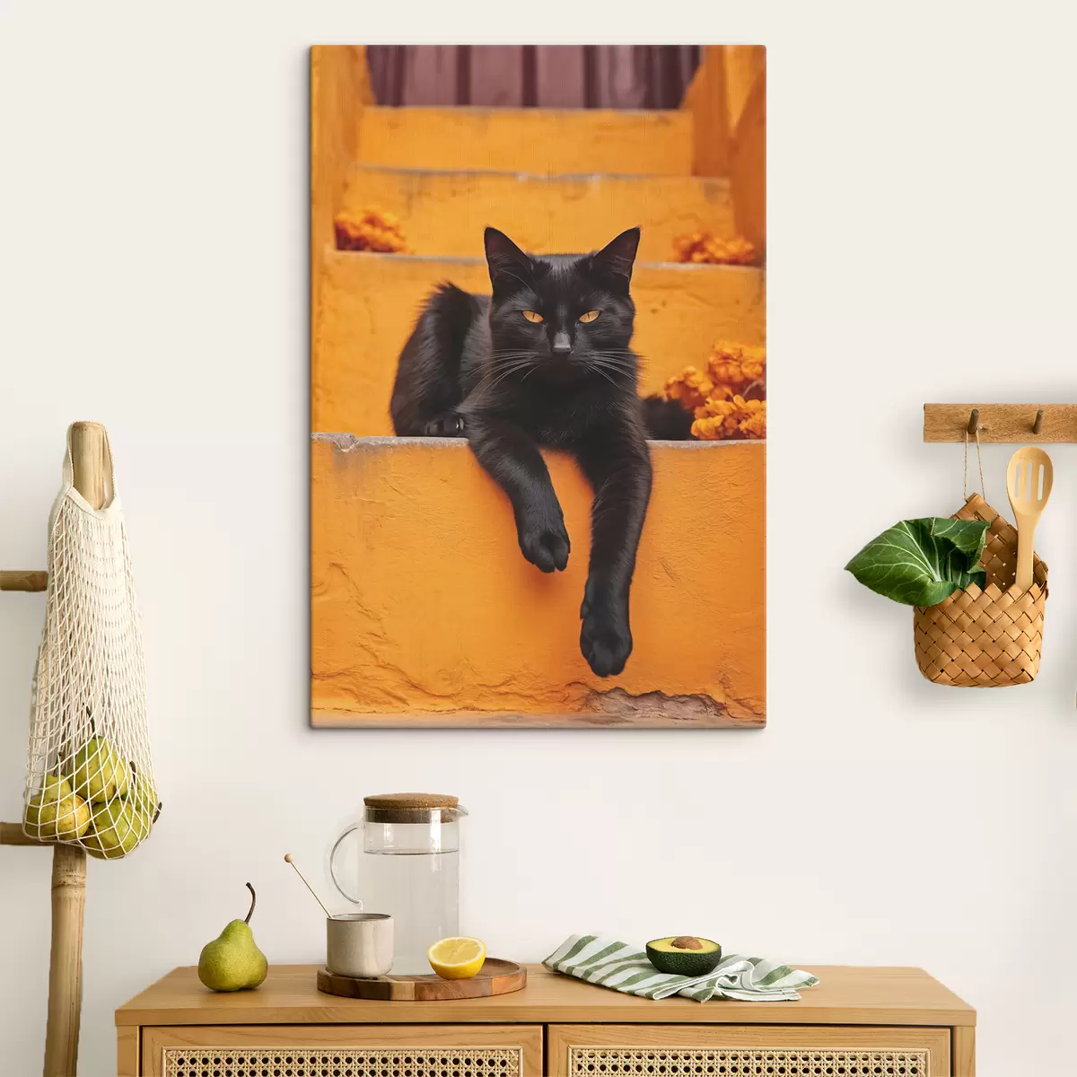murales de pared Un gato negro yace en unos escalones amarillos s40798