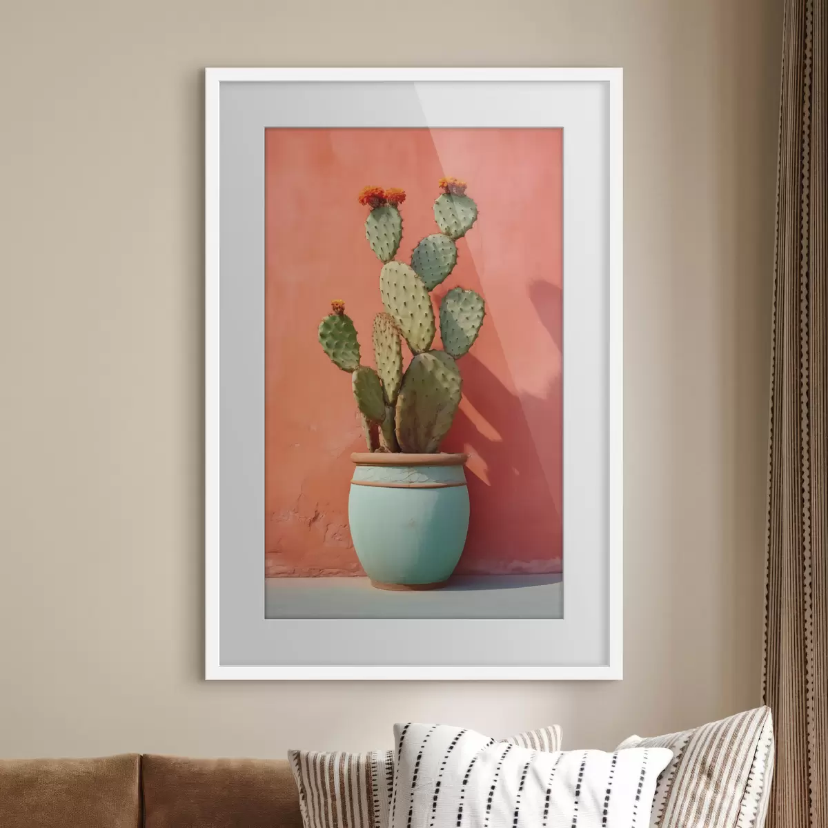 Poster Cactus en una maceta ligera contra una pared rosa rojiza f40800