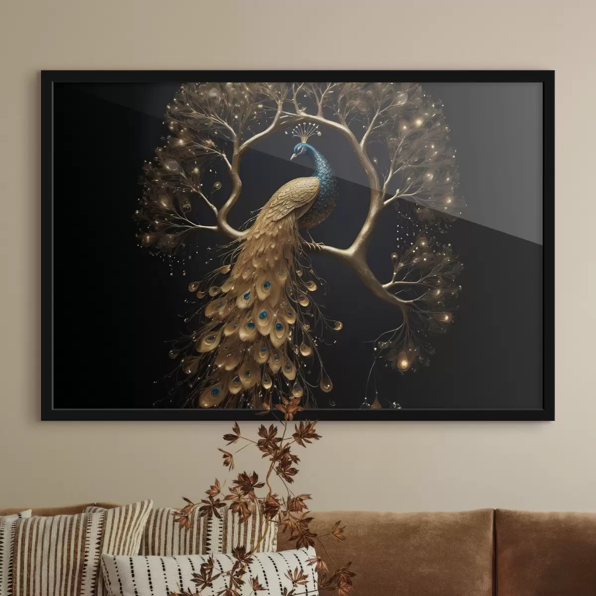 Poster Un pavo real con vibrantes plumas posado en una rama sobre un fondo oscuro con árboles resplandecientes f40612