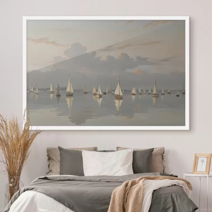 murales de pared Una flota de veleros blancos en una masa de agua tranquila y reflectante al atardecer, con un cielo nublado de fondo f40615