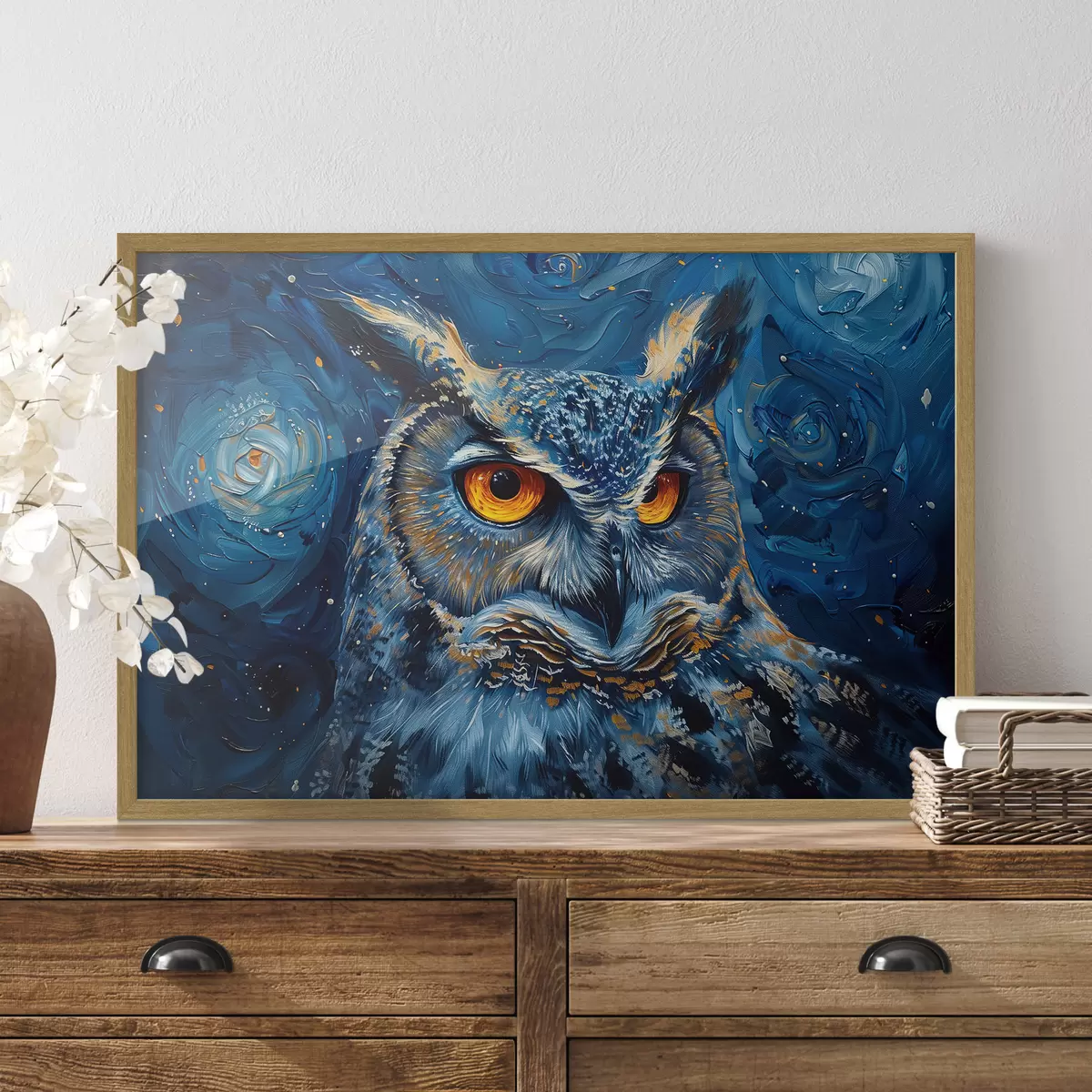 Poster La mirada de un búho en la noche con un cielo a lo Van Gogh f40982