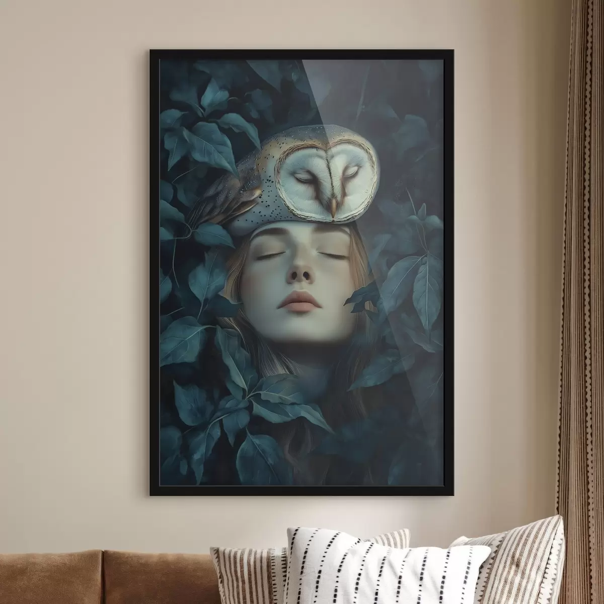 Poster Mujer con búho en las hojas verdes, tranquilo, naturaleza f41445