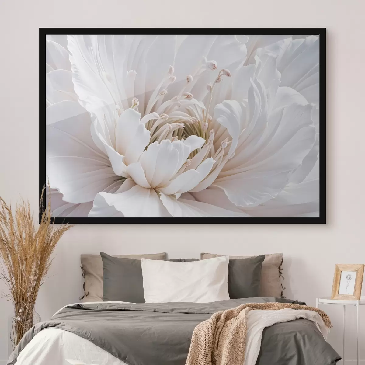 Poster Primer plano de una flor grande y delicada de color pastel con pétalos suaves y ondulantes f41721