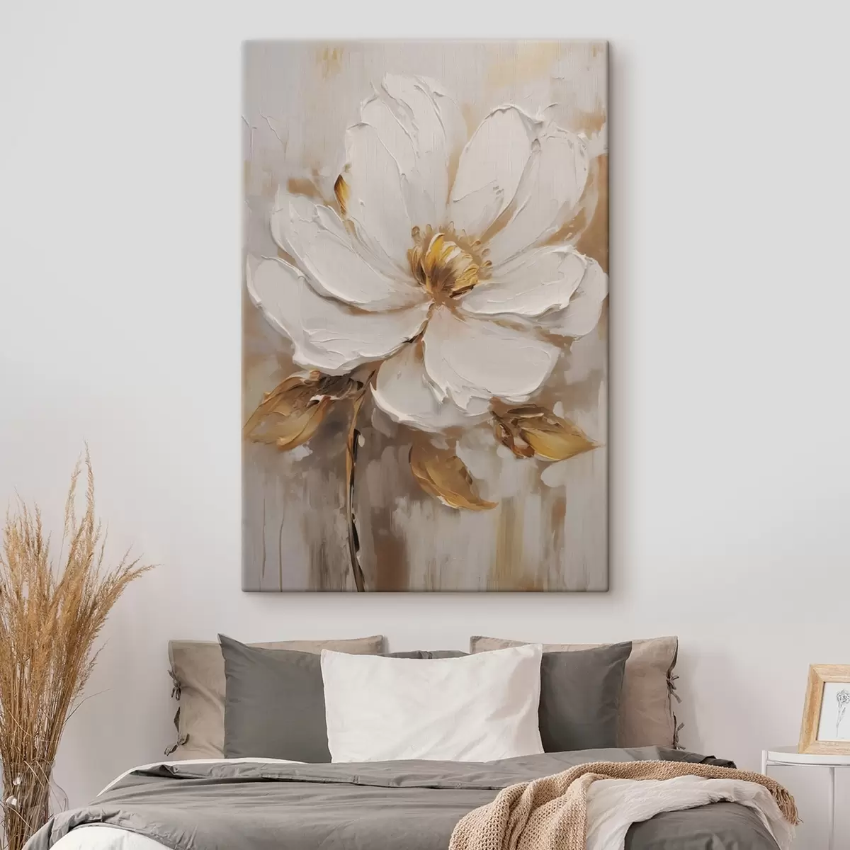 murales de pared Una flor blanca con matices amarillos sobre un fondo texturizado s41820