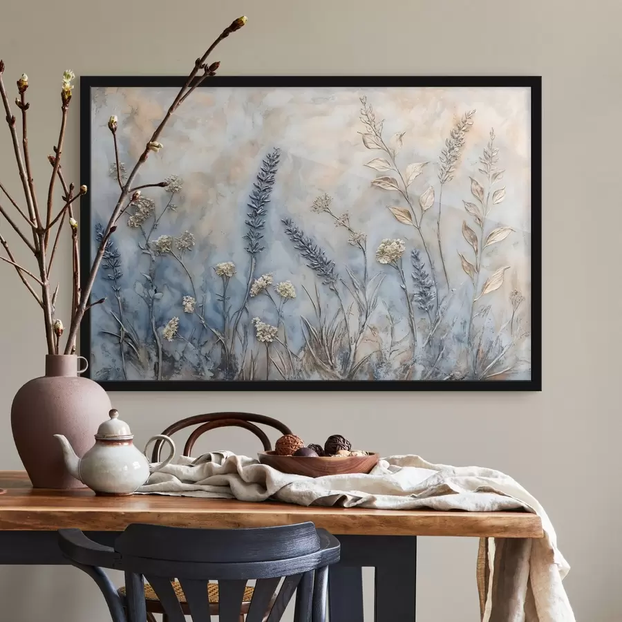 murales de pared Un campo de diversas flores silvestres y plantas en tonos azules, blancos y beige sobre un fondo suave y brumoso f42214