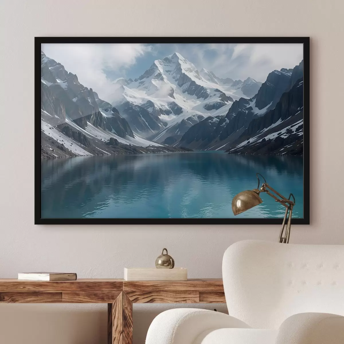 Poster Un pico de montaña nevado reflejado en un sereno lago turquesa, rodeado de terreno rocoso y dramáticas nubes f42232