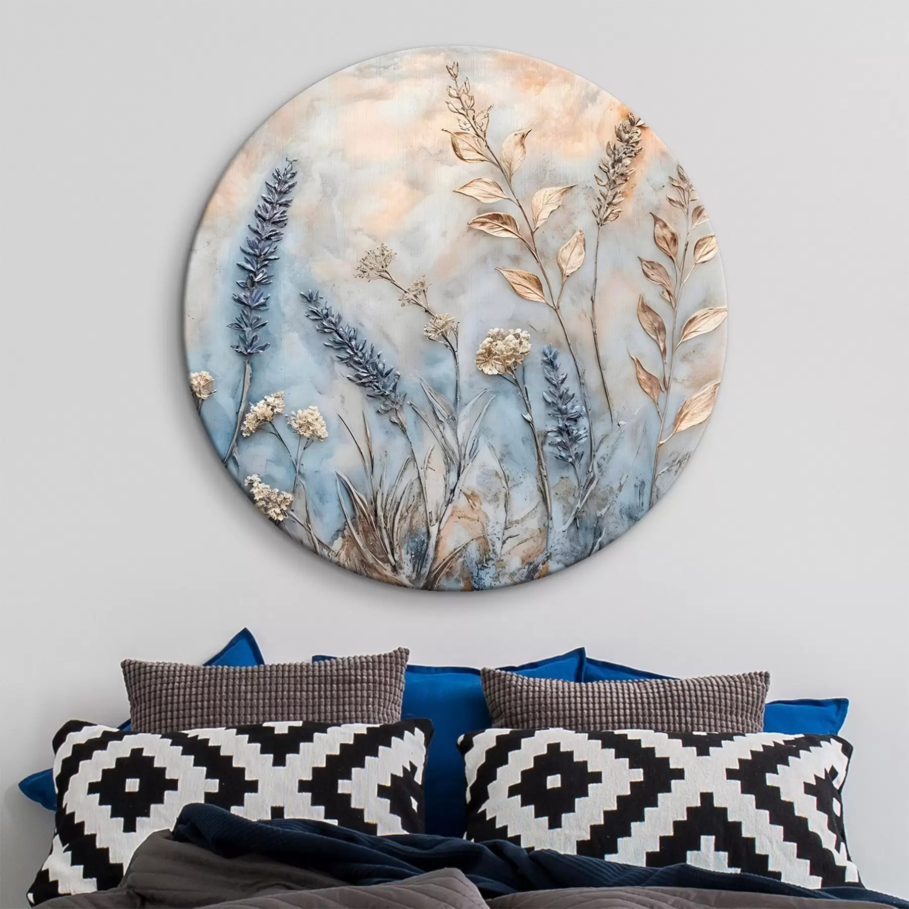 murales de pared Un campo de diversas flores silvestres y plantas en tonos azules, blancos y beige sobre un fondo suave y brumoso r42214