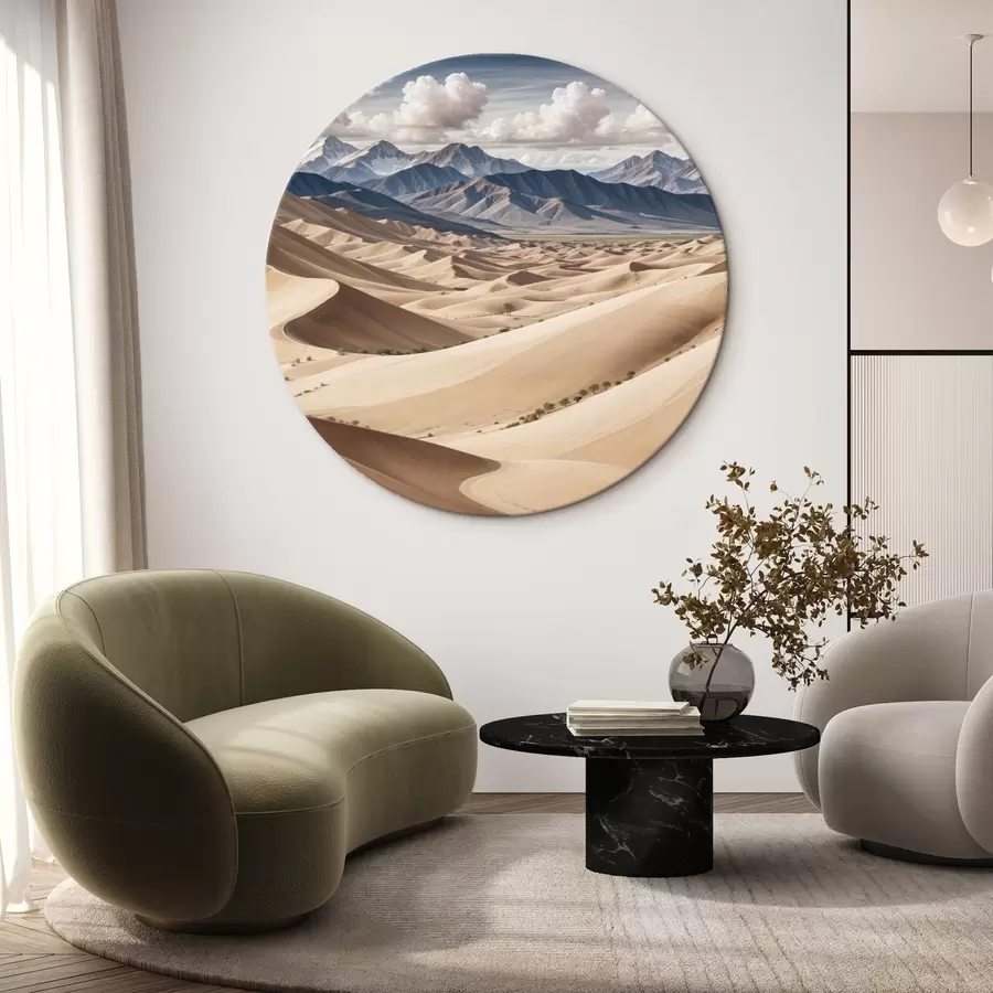 murales de pared Un vasto paisaje desértico con dunas onduladas, montañas escarpadas en la distancia y un espectacular cielo nublado r41089