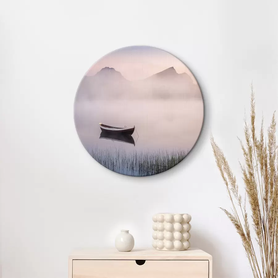 murales de pared Barco en un lago con hierba y montañas al fondo r37622