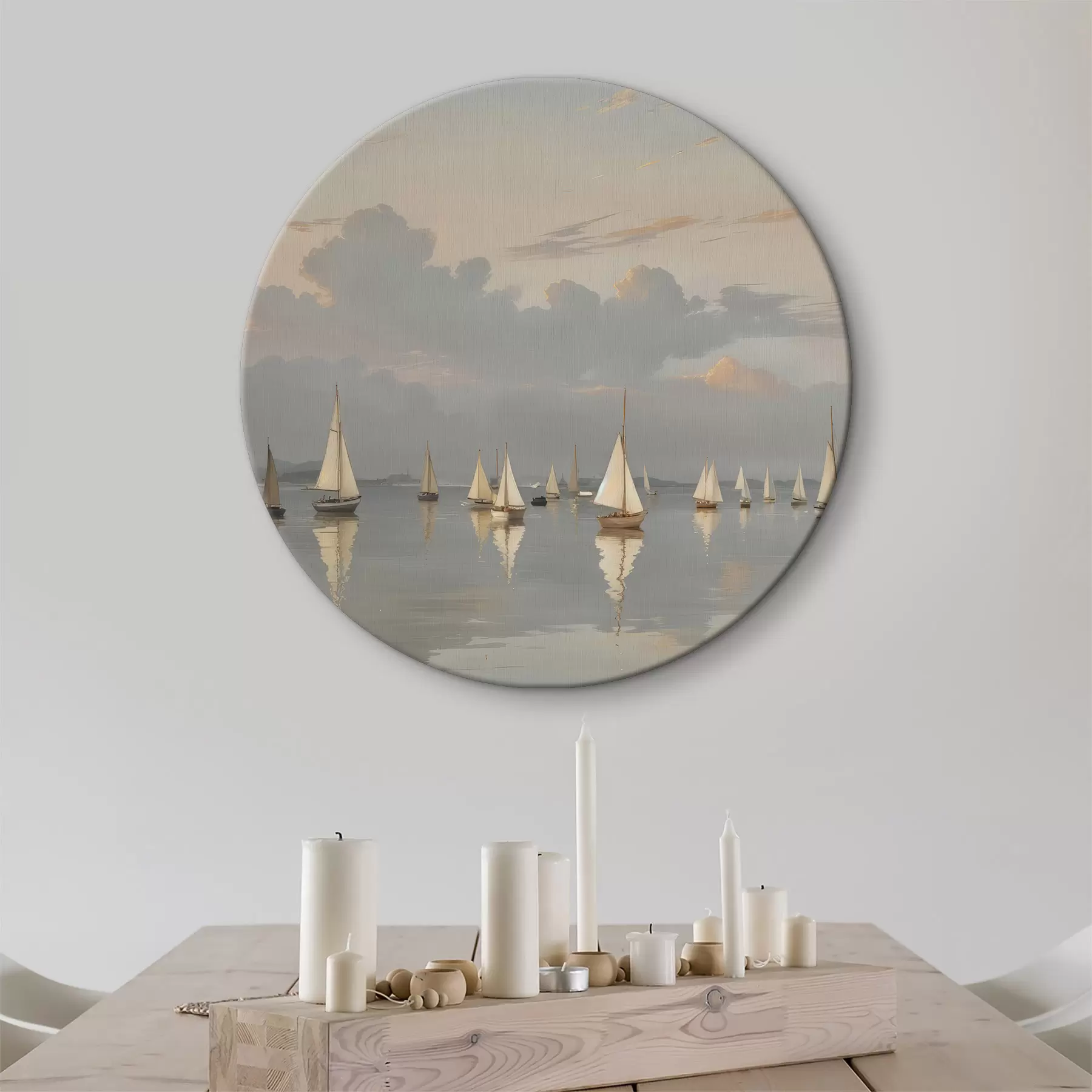 murales de pared Una flota de veleros blancos en una masa de agua tranquila y reflectante al atardecer, con un cielo nublado de fondo r40615