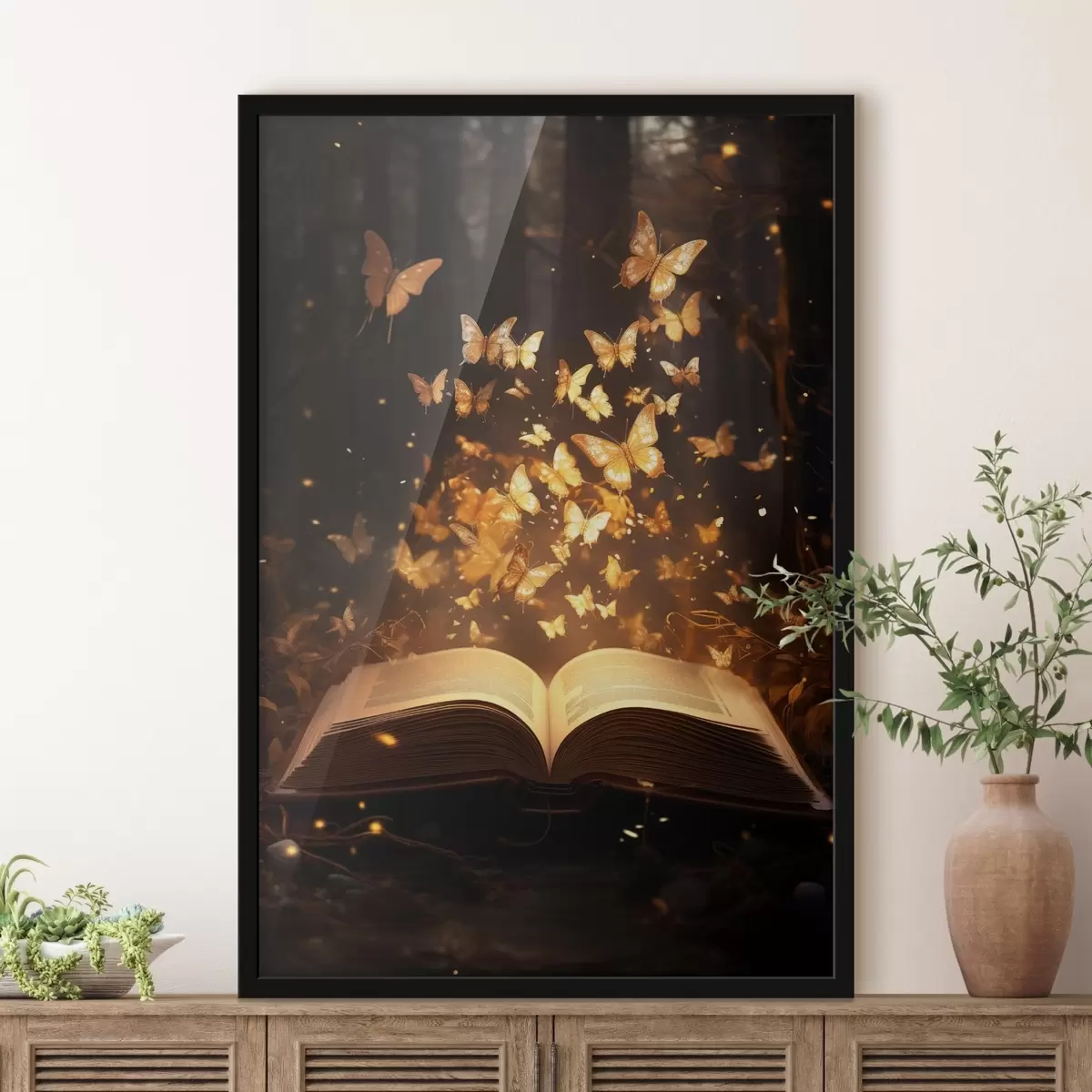 Poster Un libro abierto del que surgen mariposas luminosas que brillan en rayos de luz en un bosque oscuro y mágico. f42573