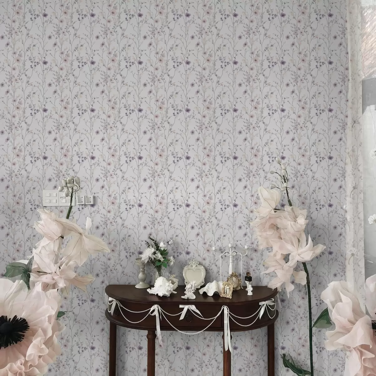 Papel pintado Pequeñas flores silvestres de tallos finos sobre fondo claro a00003