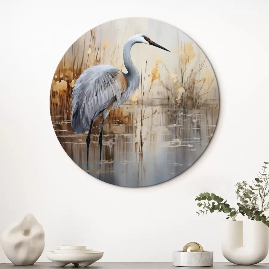 murales de pared Una garza real de pie en un estanque , rodeada de plantas altas y delgadas, el fondo es una suave mezcla de beige y blanco r43398