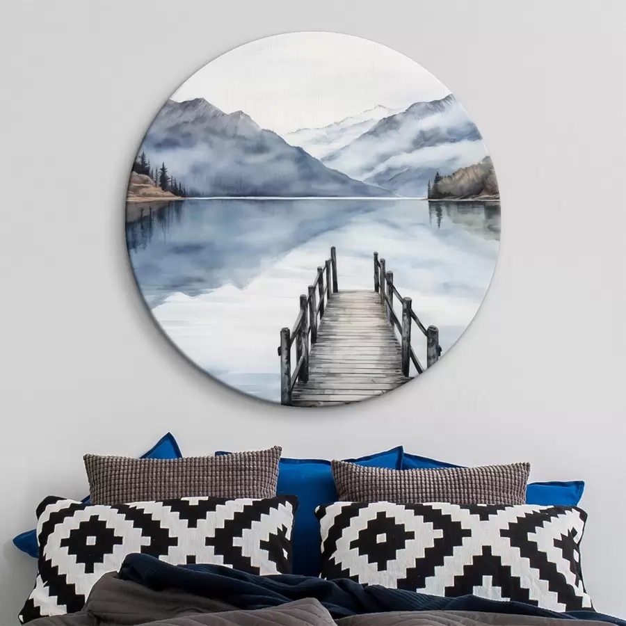 murales de pared Un muelle de madera se extiende en un lago tranquilo, rodeado de montañas y árboles de hoja perenne, estilo acuarela r43405