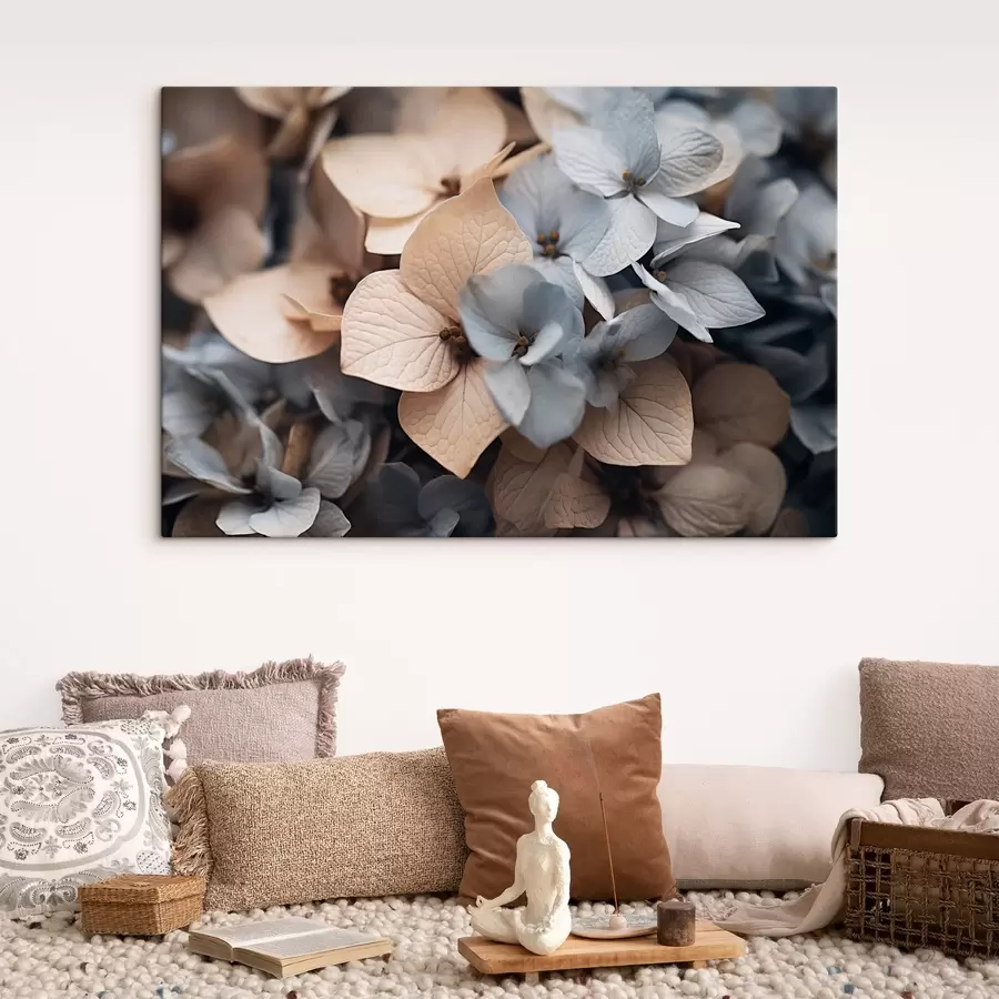 murales de pared Flores de hortensia, pétalos azul claro y beige, con texturas detalladas, elegante arreglo floral s44394
