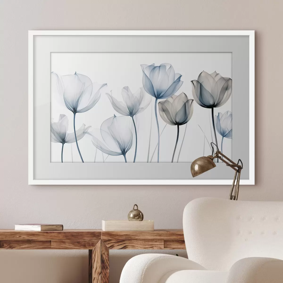Poster Tulipanes azules y blancos translúcidos con tallos largos, sobre fondo blanco liso f44409