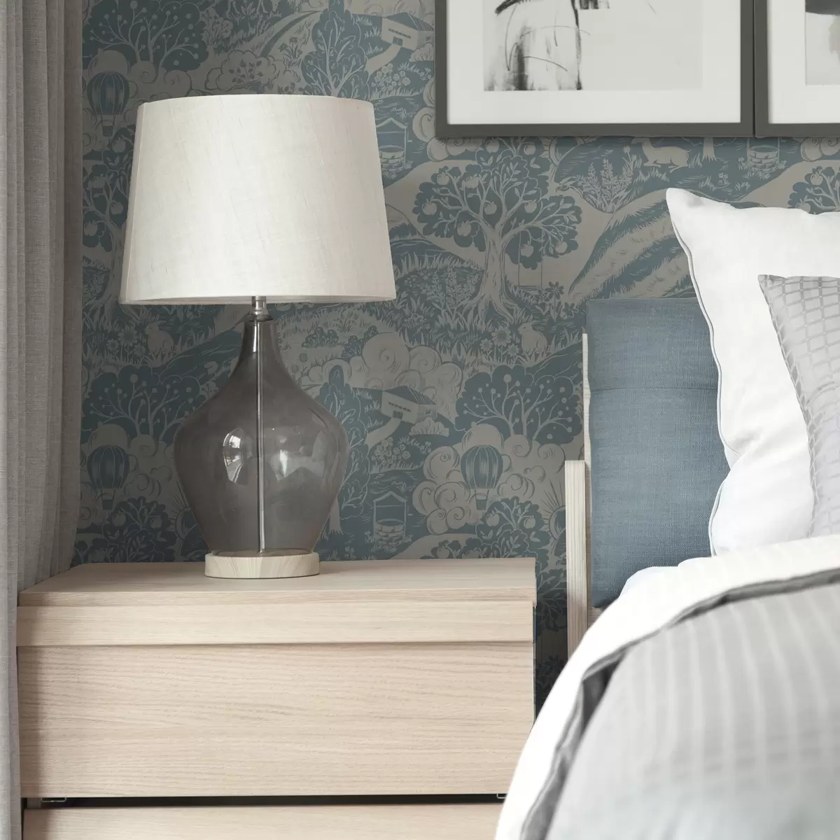 Papel pintado Bosque de hadas con animales al estilo de la ilustración infantil a00172