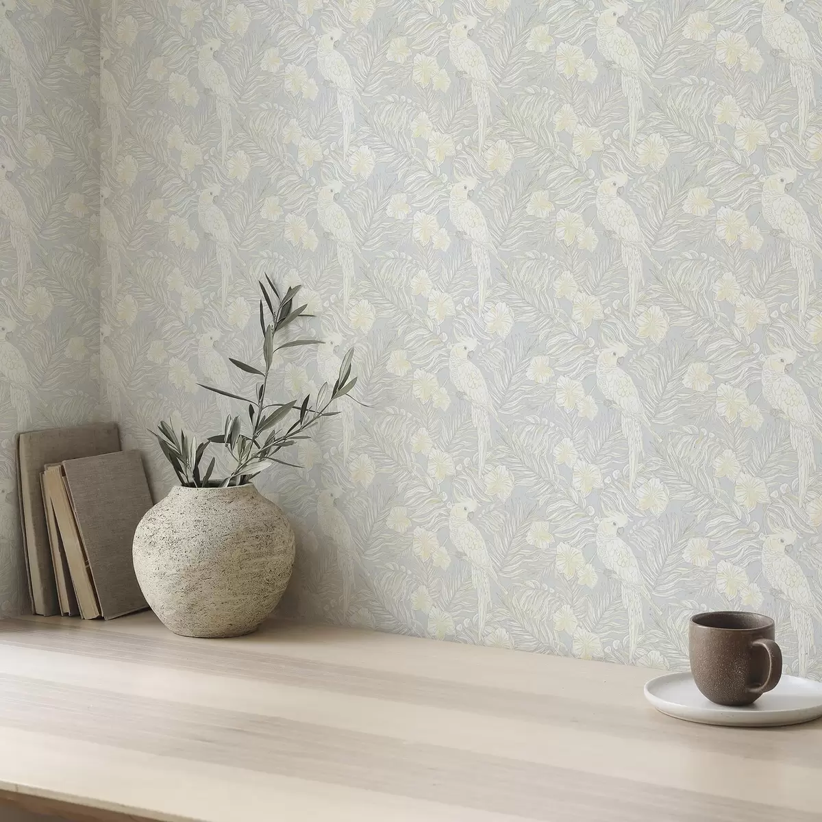 Papel pintado Ligero estampado tropical con cacatúas y flores sobre fondo azul a00203