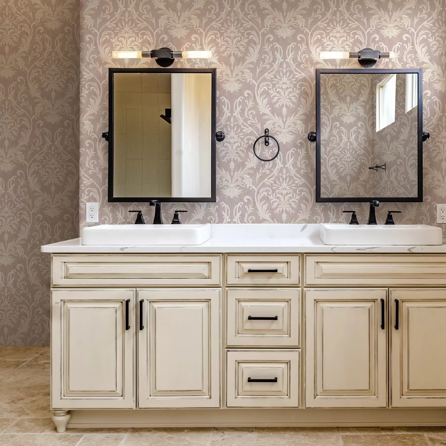 murales de pared Damasco clásico sobre fondo rosa, motivo barroco a00227