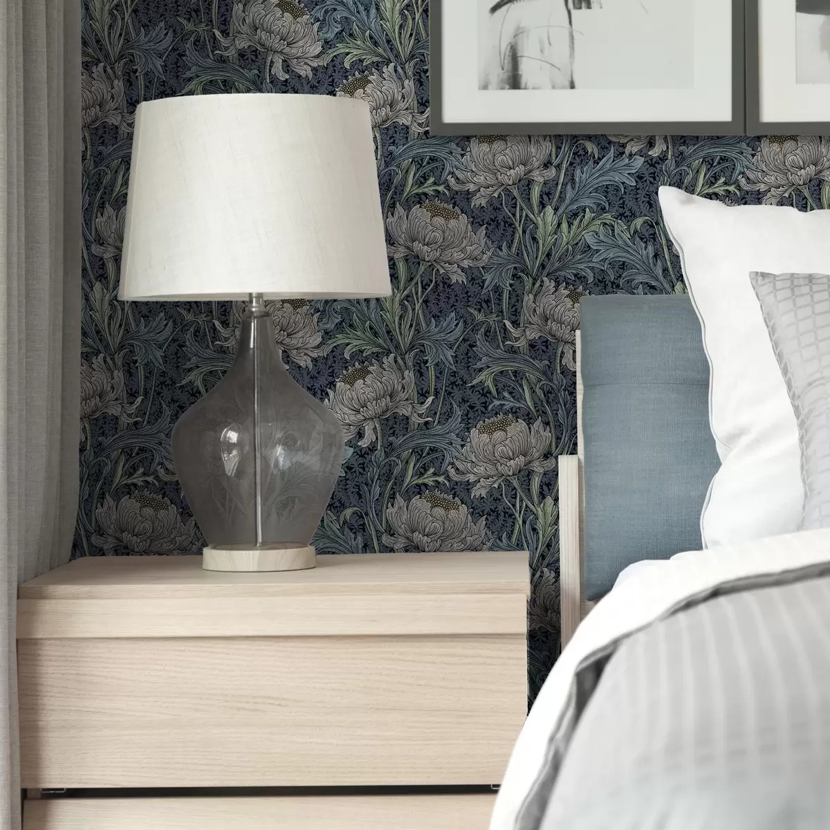 Papel pintado Peonías vintage sobre fondo oscuro, estilo floral gótico a00233