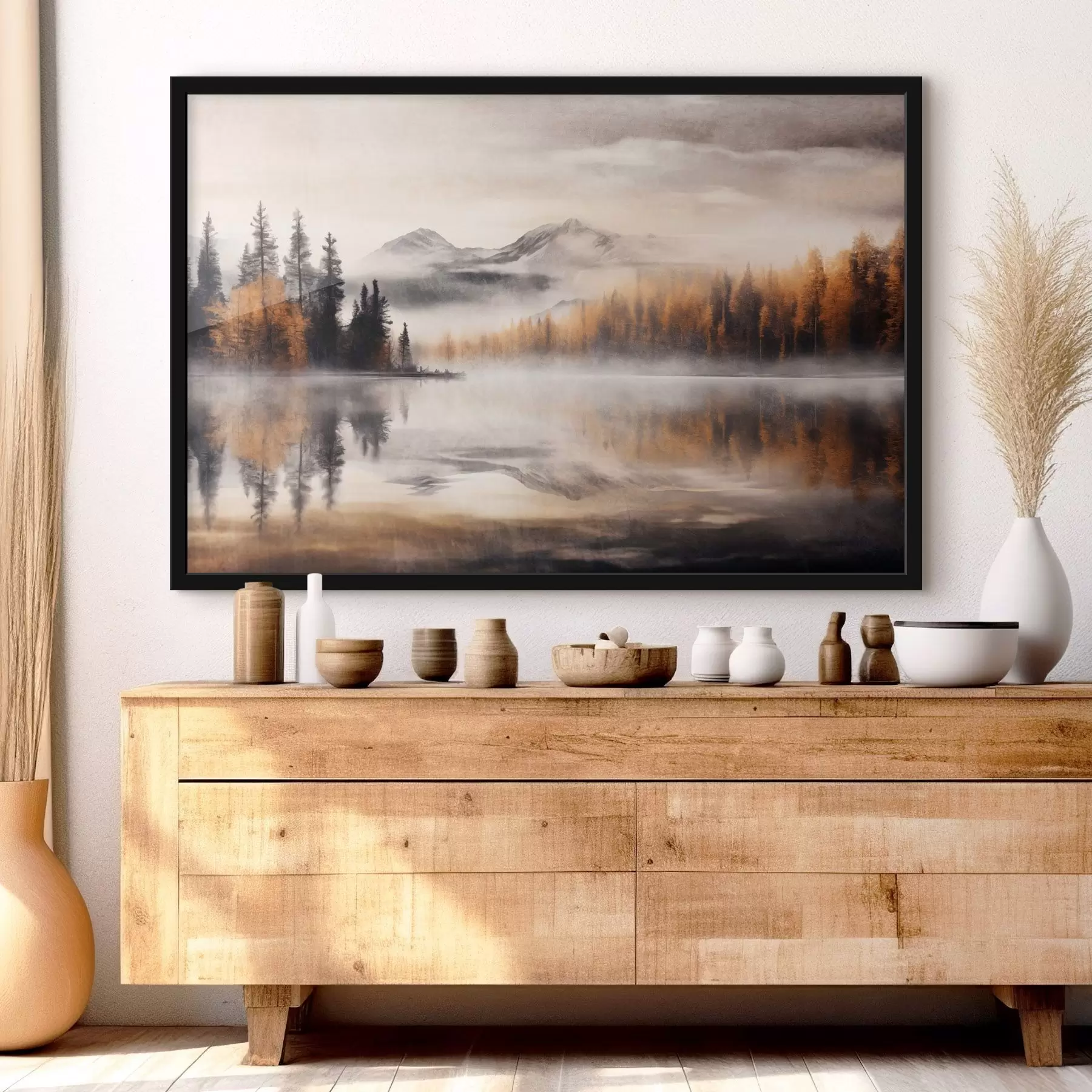 murales de pared Un paisaje lacustre de textura brumosa con pinos y montañas, cielo gris nublado f44856
