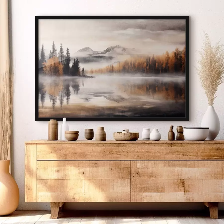 murales de pared Un paisaje lacustre de textura brumosa con pinos y montañas, cielo gris nublado f44856