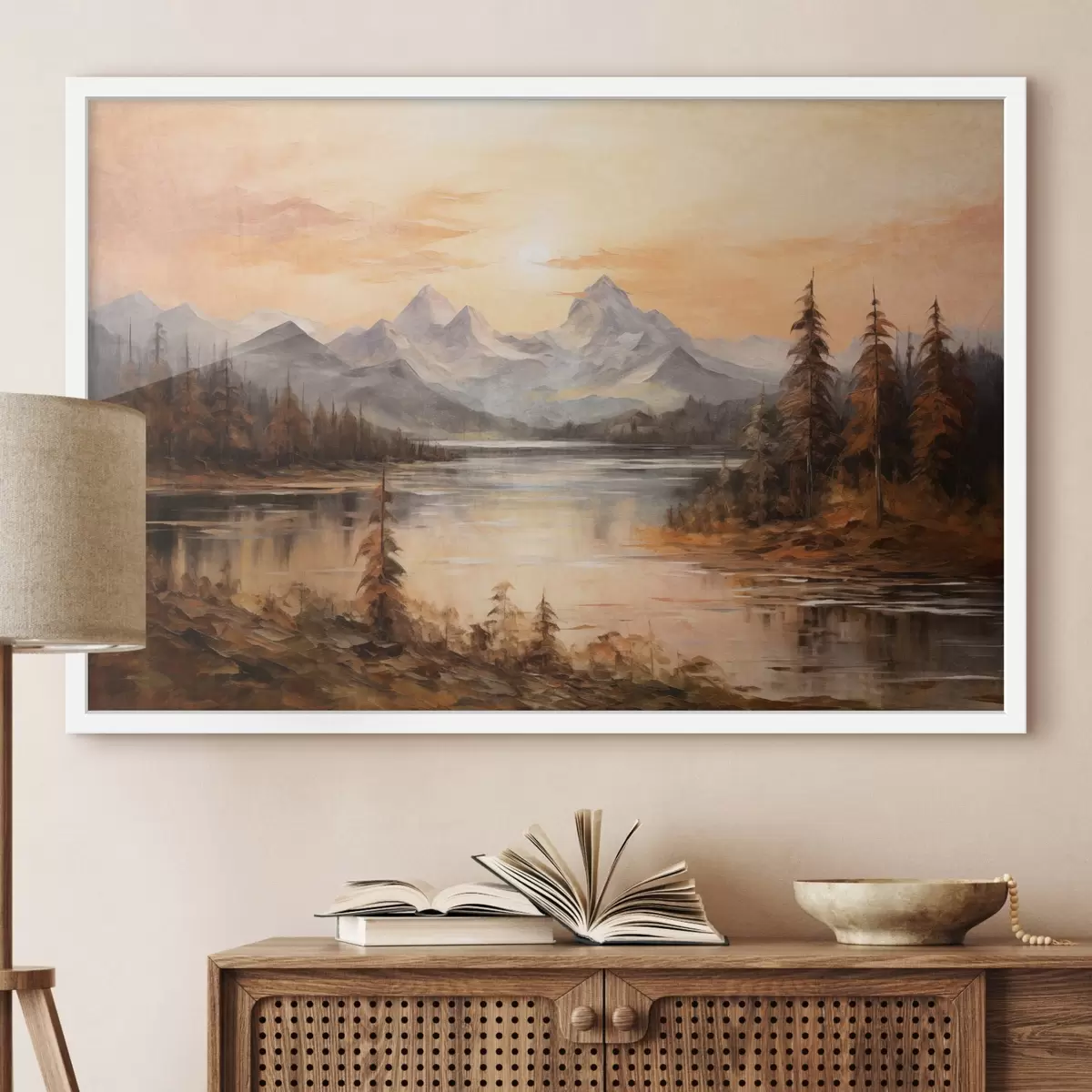 Poster Paisaje con un lago rodeado de árboles y montañas al fondo, cielo anaranjado con el sol f44857
