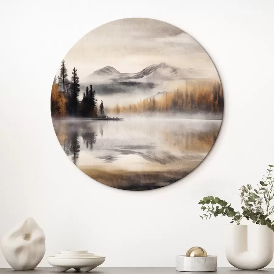 murales de pared Un paisaje lacustre de textura brumosa con pinos y montañas, cielo gris nublado r44856