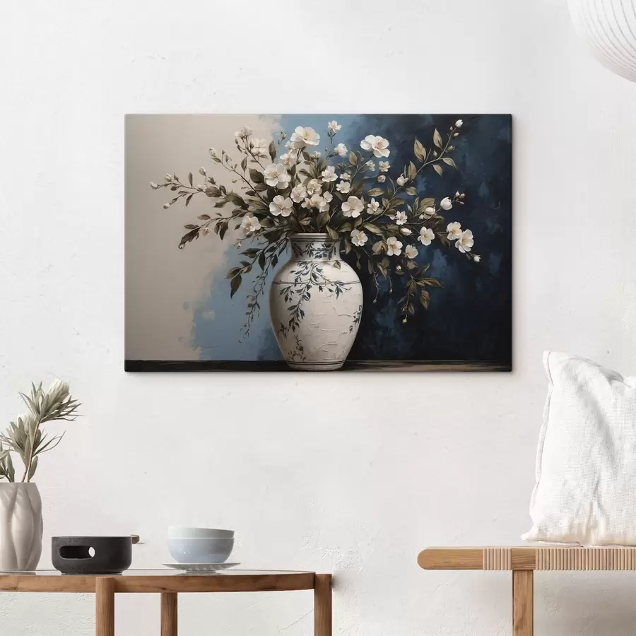 murales de pared Flores blancas y amarillas en un gran jarrón sobre fondo azul s44893