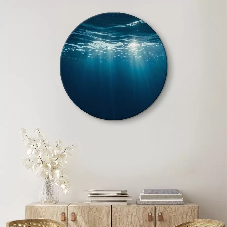 murales de pared Rayos de luz bajo el agua en el profundo océano azul r44897