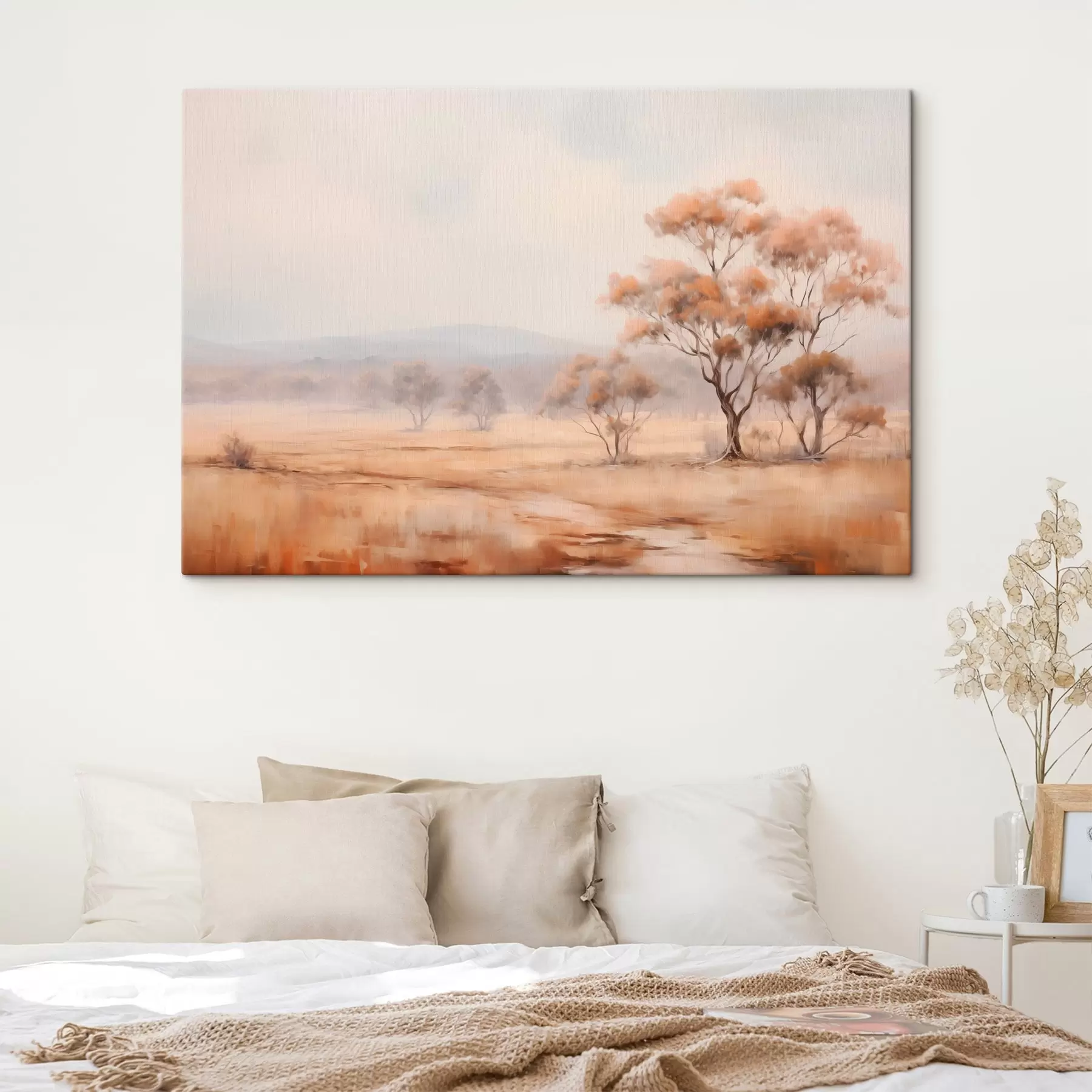 murales de pared Un campo con hierba naranja y algunos árboles con hojas naranjas, montañas al fondo con un cielo nublado s44927