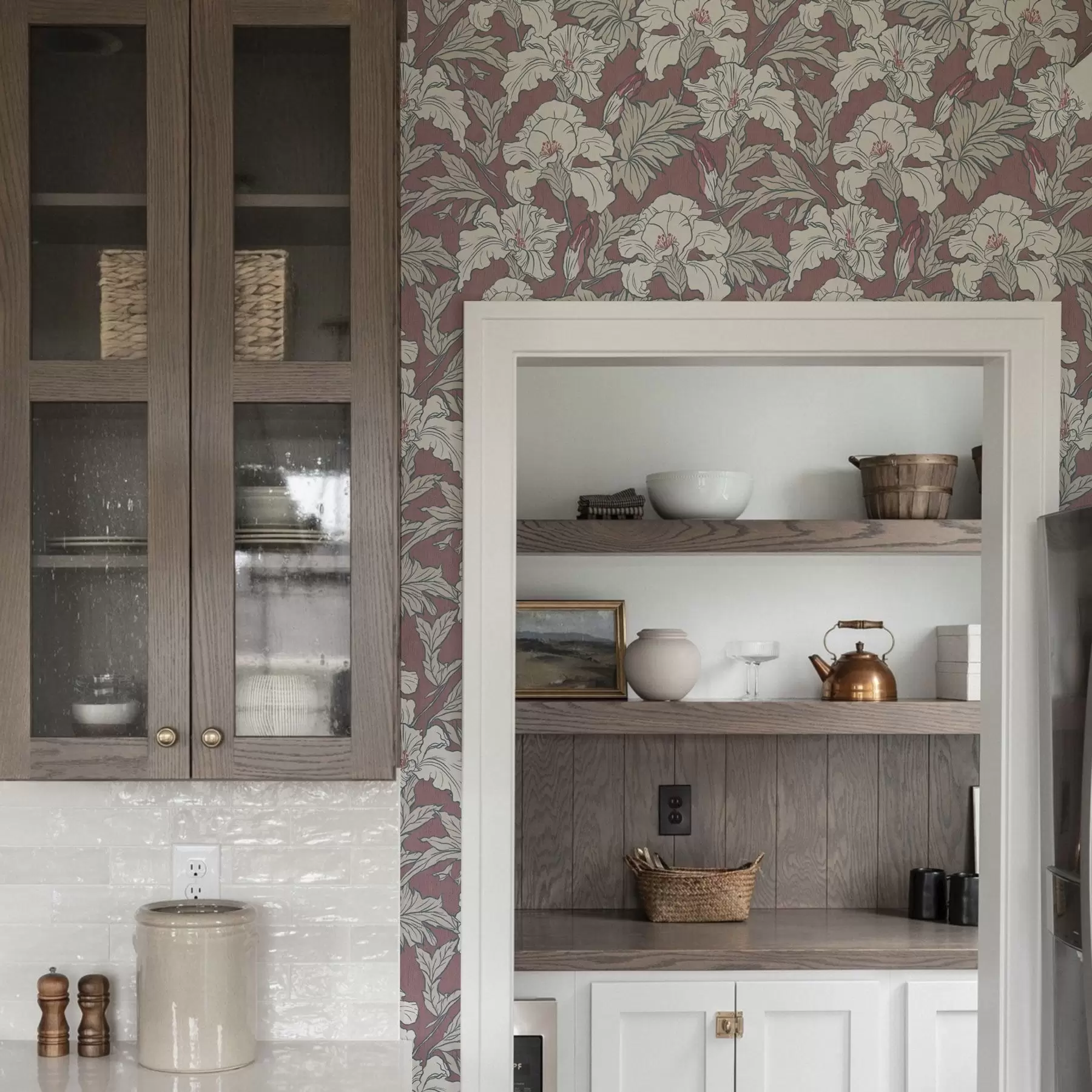 murales de pared Hibisco blanco sobre fondo rosa con capullos rojos a00272