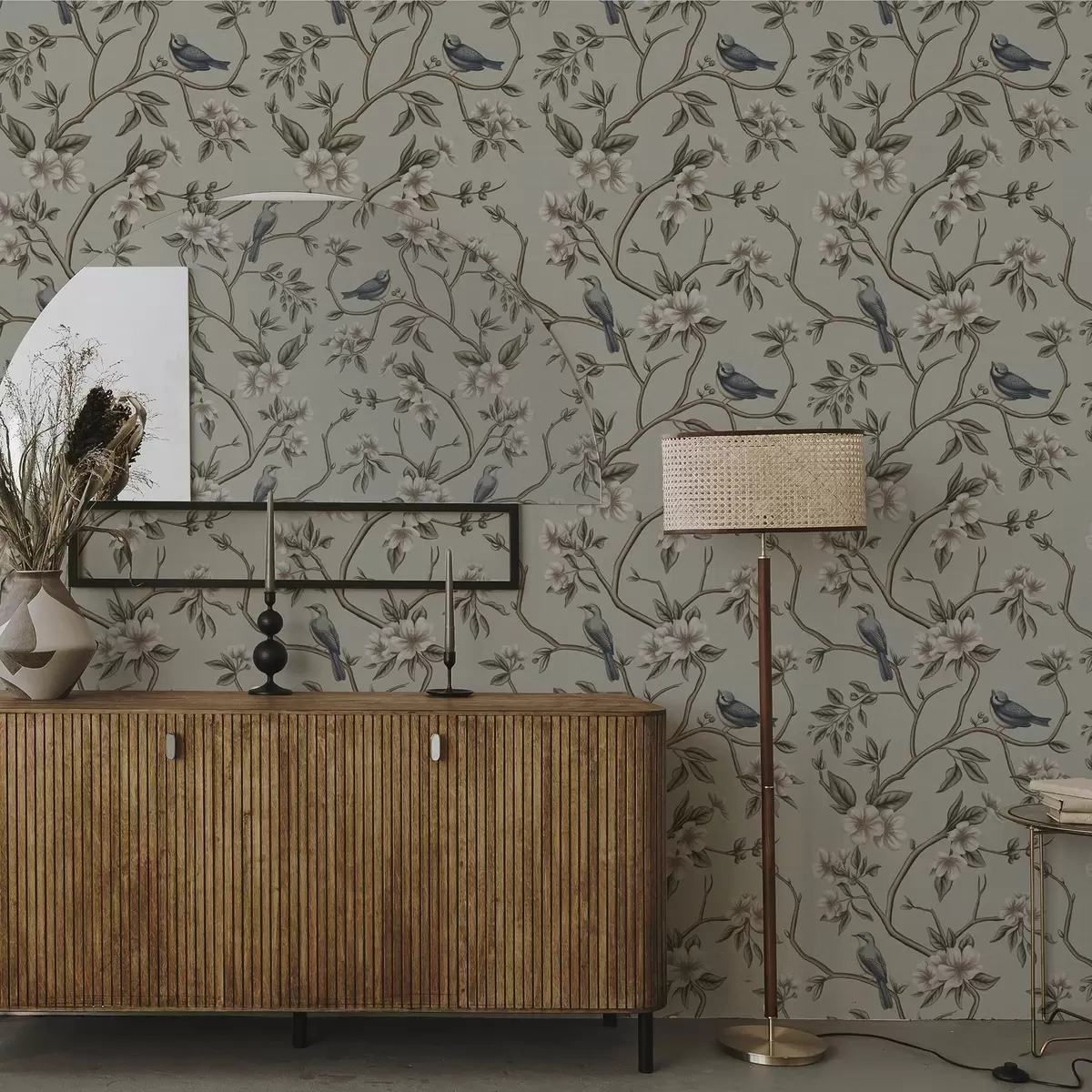 Papel pintado Ramas con pájaros y flores blancas sobre un fondo delicado a00303