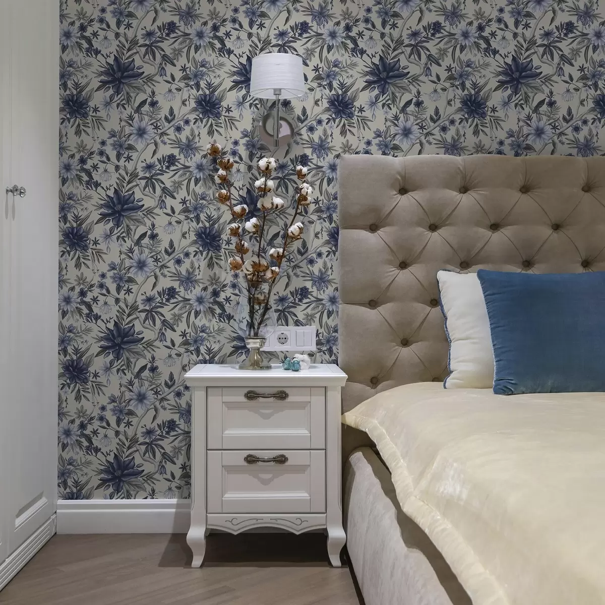 Papel pintado Flores azules y grises sobre fondo claro a00304