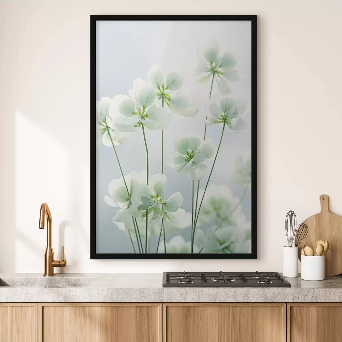 Poster Flores de trébol blanco con tallo y hojas verdes, iluminación suave, fondo limpio, composición minimalista, botánica f45172