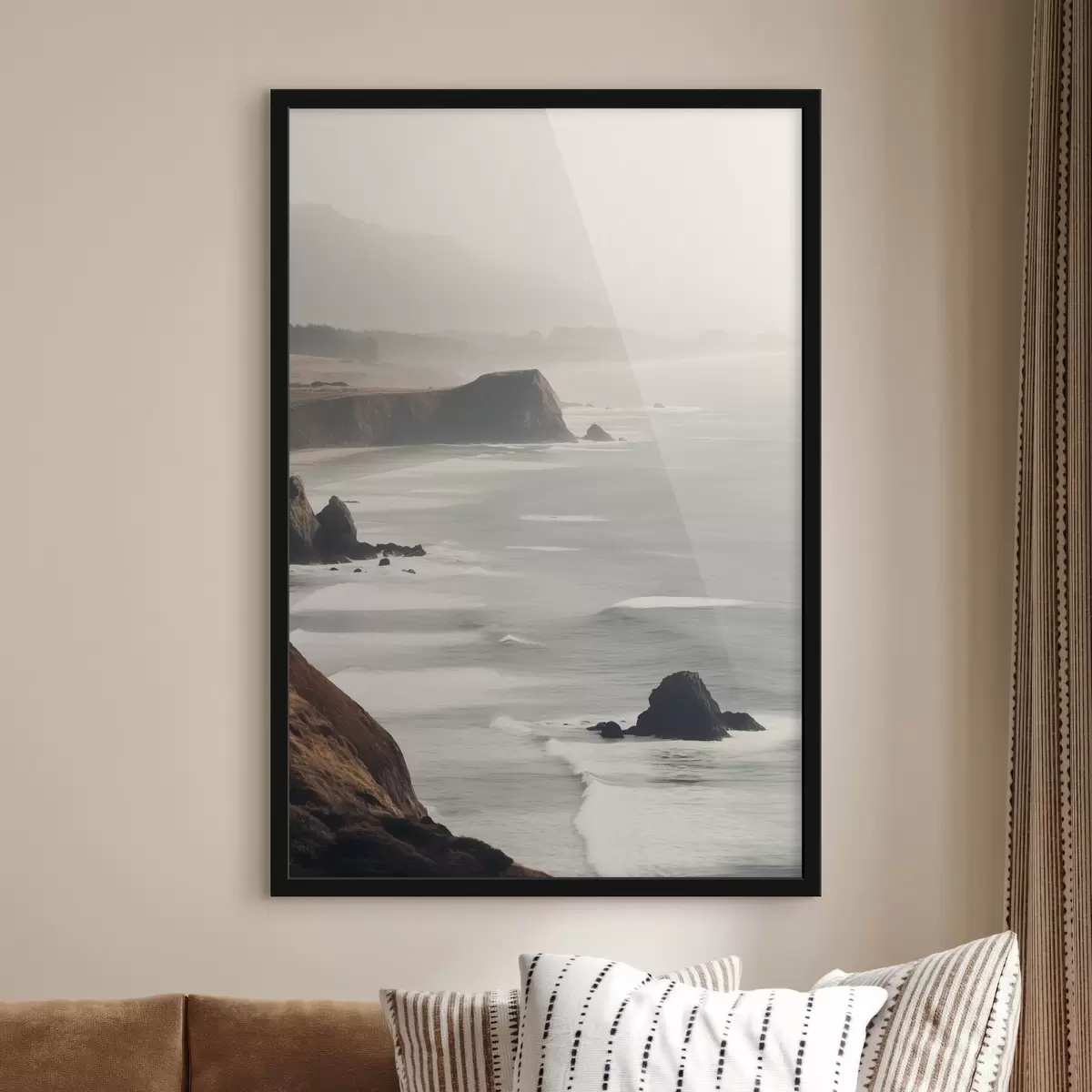 Poster Acantilados rocosos y litoral marino, olas rompiendo en la orilla, paisaje con una atmósfera malhumorada, tonos terrosos f45194