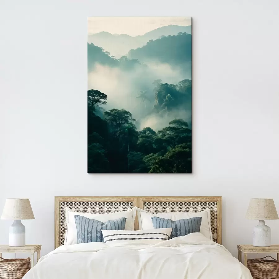 murales de pared Selva tropical con frondosos árboles verdes y una espesa capa de niebla , creando un ambiente atmosférico s45189